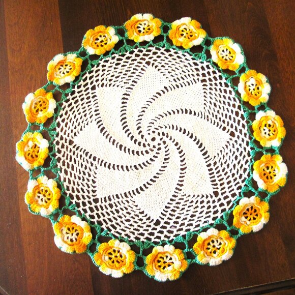 Vintage 16 sunburst yellow & white stand up flowers with light tan croched cent - Picture 5 of 5